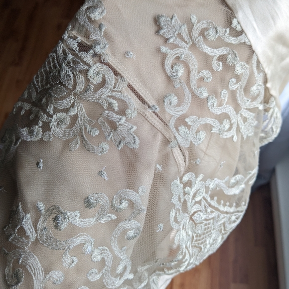 Body corset silk and gold embroidery - Picture 14 of 16